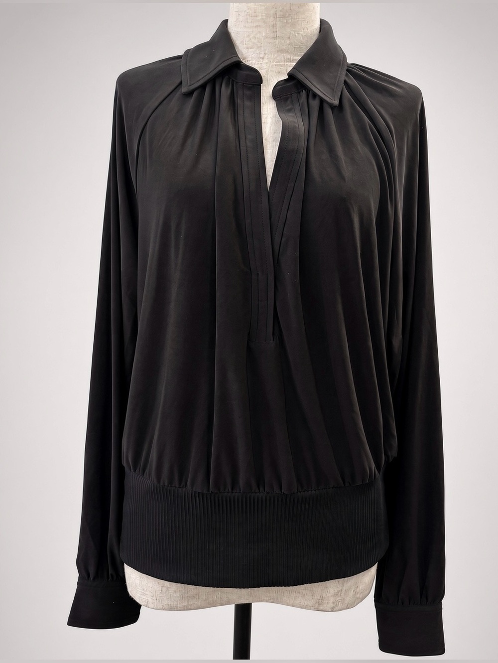 White House Black Market long sleeve V-neck blouse EUC - size L